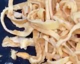 A picture of step 8 of Japchae (Sweet potato starch noodles).