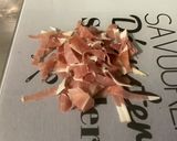 Une image de l'étape 3 de Farfalles au jambon cru, coulommiers et persil.