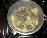 Foto del paso 3 de la receta: Revuelto de papas con hamburguesas