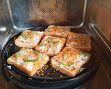 A picture of step 3 of Pizza Toast.
