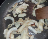 Foto del paso 2 de la receta: Empanada de cebolla caramelizada, tofu y queso de cabra