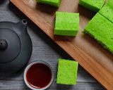 Foto langkah ke 4 dari resep Bolu Potong Pandan Kukus.