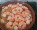 Foto del paso 2 de la receta: Patatas chips con huevos fritos y gambas al ajillo