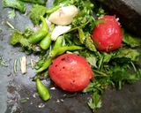 A picture of step 2 of Hari Chutney.