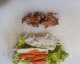 Foto langkah ke 4 dari resep Spring roll + lime dipping sauce.