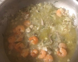 Foto del paso 4 de la receta: Atún guisado con colas de gambas