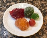 Foto del paso 1 de la receta Bombones de mazapán, rellenos de fruta escarchada