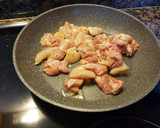 Foto del paso 2 de la receta: Pollo con garbanzos al curry