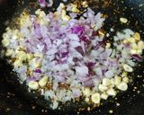 A picture of step 2 of Lehsooni palak.
