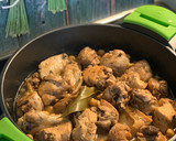 Foto del paso 3 de la receta: Pollo en salsa escabechada con avellanas