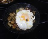 Foto del paso 5 de la receta Habas con chorizo y huevo frito