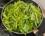 蒜香辣炒明太子蟹肉空心菜 簡單秒上桌🦀️的食譜步驟7照片
