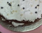 A picture of step 4 of Colourful cream cake.