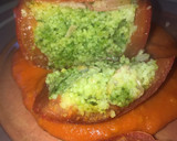 Foto del paso 9 de la receta: Tomate Relleno de Cuscús al pesto de perejil y Almendra