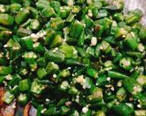 A picture of step 5 of Fried Bhindi.
