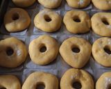 Foto langkah ke 4 dari resep Donat Labu (Pumpkin Donut).