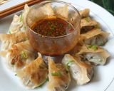 Foto langkah ke 6 dari resep 11. GYOZA WITH CHILI OIL.