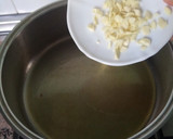 Foto del paso 2 de la receta: Sopa de ajo, o sopa castellana