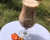A picture of step 2 of Banana strawberry and almond smoothie.