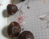 A picture of step 4 of Mini cookie balls.