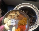 A picture of step 3 of Spicy baby potato curry.