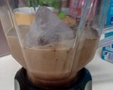 Gambar langkah 3 resipi Smooth chocolate Starbucks.