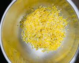 A picture of step 1 of Ven Pongal.