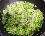 Foto del paso 5 de la receta: Calabacines rellenos con sofrito de pollo