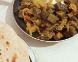 A picture of step 3 of Bhindi da pyaza.