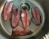 Foto del paso 1 de la receta Calamares confitados en Aceite de oliva virgen extra
