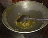 A picture of step 1 of Tomato capsicum sabji.