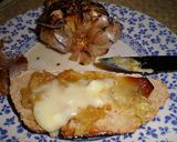 Foto del paso 5 de la receta Hogaza Doris Grant con ajo asado y queso camembert al horno