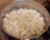 GNOCCHI rizslisztből– tejszínes spenóttal recept fázis 3 fotója