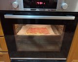 Foto del paso 10 de la receta: Empanada de hojaldre con bacon, cebolla, pimiento rojo, champiñones y nata para cocinar