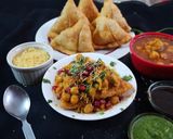 छोले समोसा चाट(chole samosa chaat recipe in hindi) रेसिपी चरण 15 फोटो