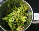 A picture of step 1 of Tamarind leaves rice.