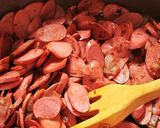 Foto del paso 4 de la receta: Arroz chaufa casero mix de hot dog y cecina