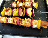 Foto del paso 3 de la receta: Brochetas de salmón y rape con marinados distintos