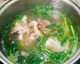 Hình bước làm 2 của món Xương đầu hầm sà lách son