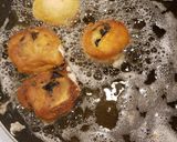 A picture of step 2 of Fried Oreos.