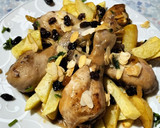 Foto del paso 10 de la receta: Muslos de pollo estofados con almendras, arándanos y pasas
