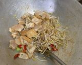 Foto langkah ke 3 dari resep Oseng Tauge Tahu Pentol.