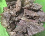 Hình bước làm 3 của món Gỏi Bò Tái Me Khoai Môn