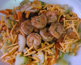 Foto del paso 3 de la receta: Atún y camarones en salsa ranchera y vegetales