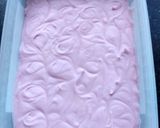 A picture of step 5 of Rose ice cream.