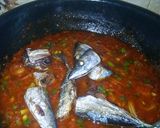 A picture of step 6 of Farar shinkafa da miyar kifi with salad.