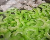 Hình bước làm 2 của món Canh khổ qua cá thác lác