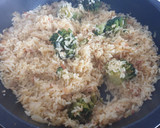 Foto del paso 4 de la receta: Arroz al curry con gambitas y brócoli
