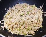 Foto del paso 12 de la receta: Espaguetis integrales con brócoli, salmón y nata al aroma de lima