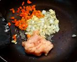 รูปขั้นตอนการทำที่ 3 ของ ไข่กระทะไก่สับ